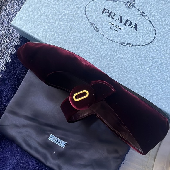 Prada flats size 37.  US 7 velour  color burgundy. Worn twice - Picture 2 of 6